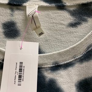 NWT
Women’s sweat shirt
$25